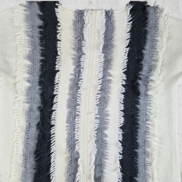 Vince Camuto White Gray Striped Frayed Fringe Crewneck Midweight Sweater Size XS - Picture 2 of 5